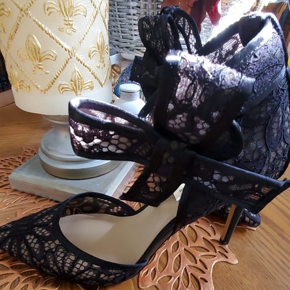 Shoes - Picture 2 of 3